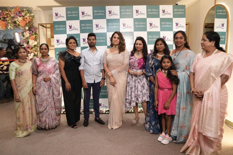 anasuya-bharadwaj-launch-neelias-exclusive-925-17.jpg