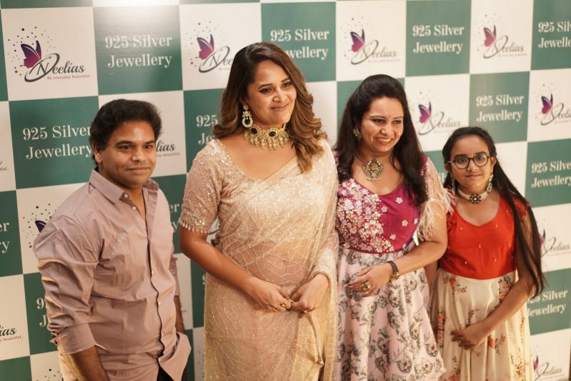 anasuya-bharadwaj-launch-neelias-exclusive-925-32.jpg