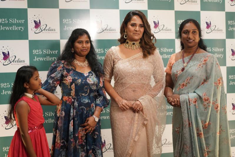 anasuya-bharadwaj-launch-neelias-exclusive-925-34.jpg