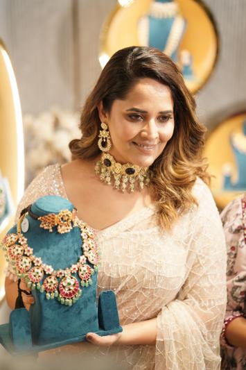 anasuya-bharadwaj-launch-neelias-exclusive-925-36.jpg