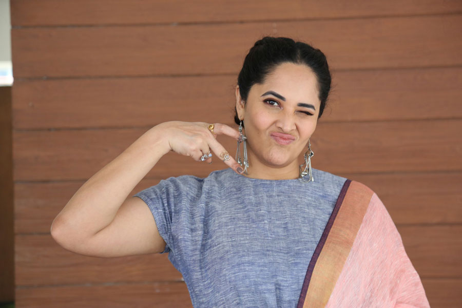 anasuya-stills-2-3.jpg