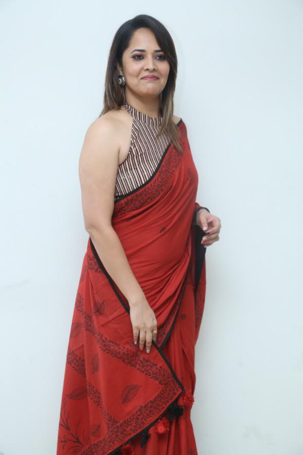 anasuya-stills-2.jpg