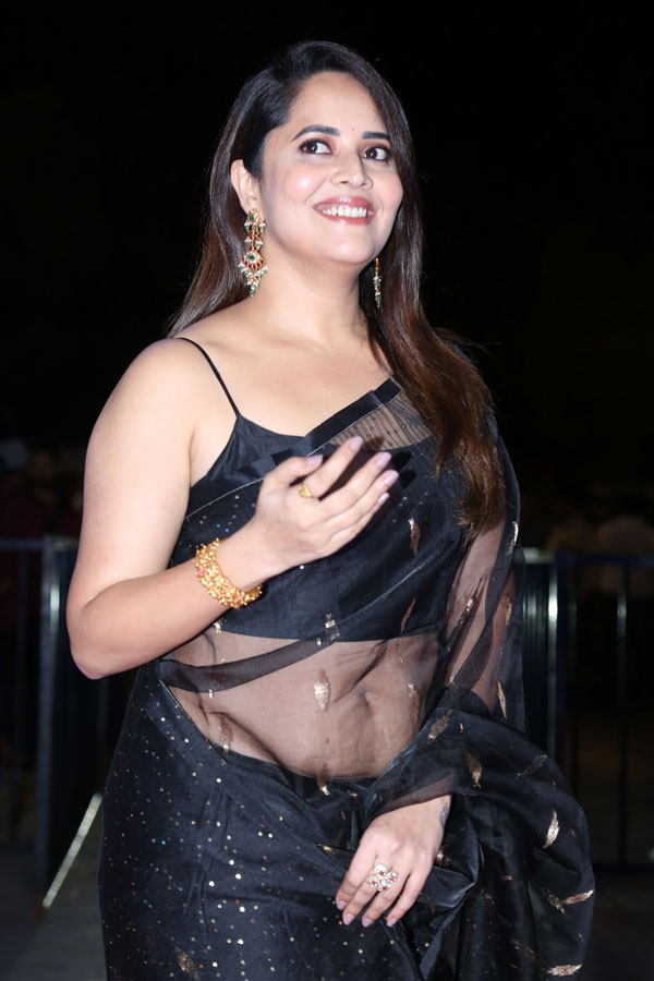 anasuya-stills-3-2.jpg