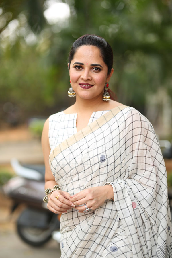 anasuya-stills-4-10.jpg