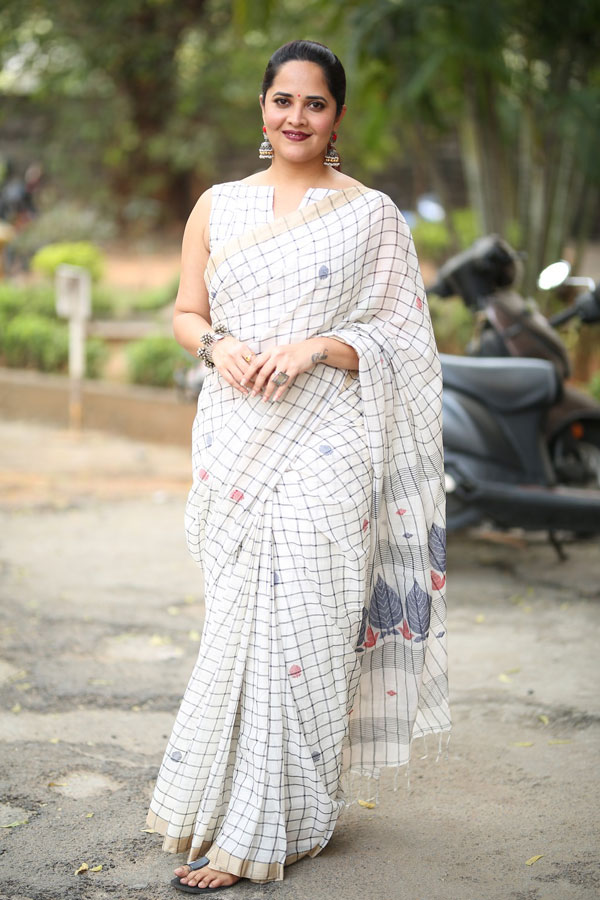 anasuya-stills-4-11.jpg