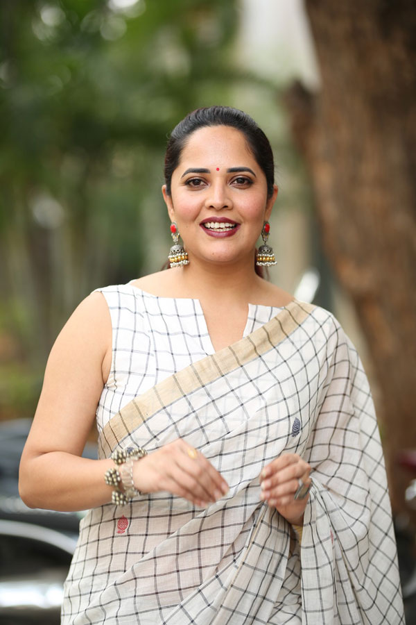 anasuya-stills-4-13.jpg