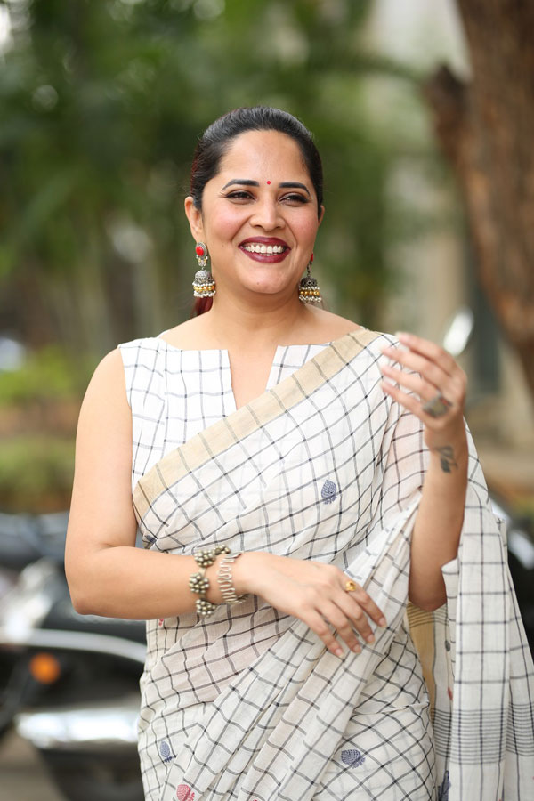 anasuya-stills-4-14.jpg