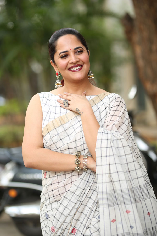 anasuya-stills-4-15.jpg