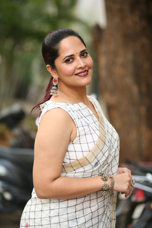 anasuya-stills-4-16.jpg