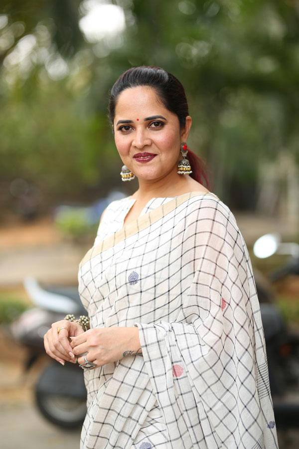 anasuya-stills-4-17.jpg