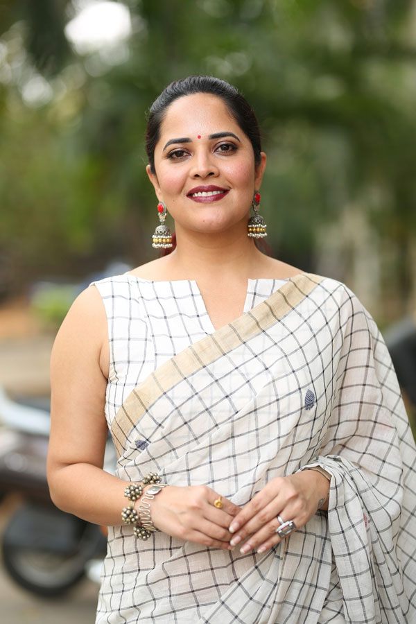 anasuya-stills-4-18.jpg