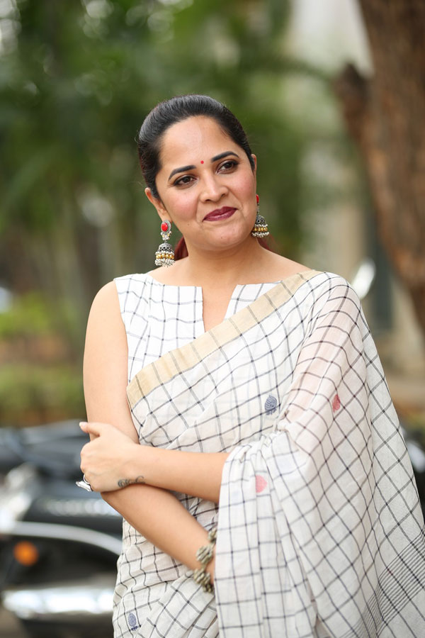 anasuya-stills-4-2.jpg