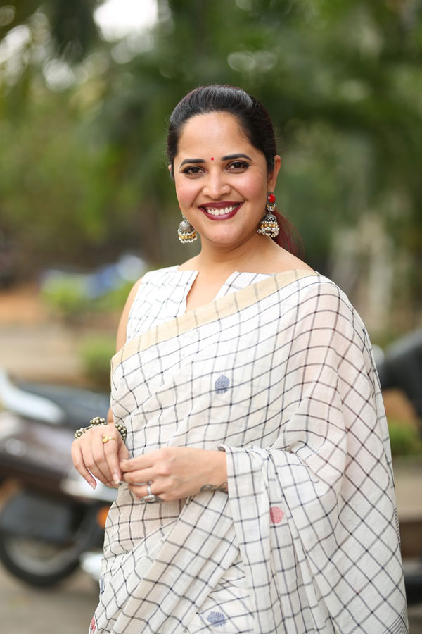 anasuya-stills-4-5.jpg