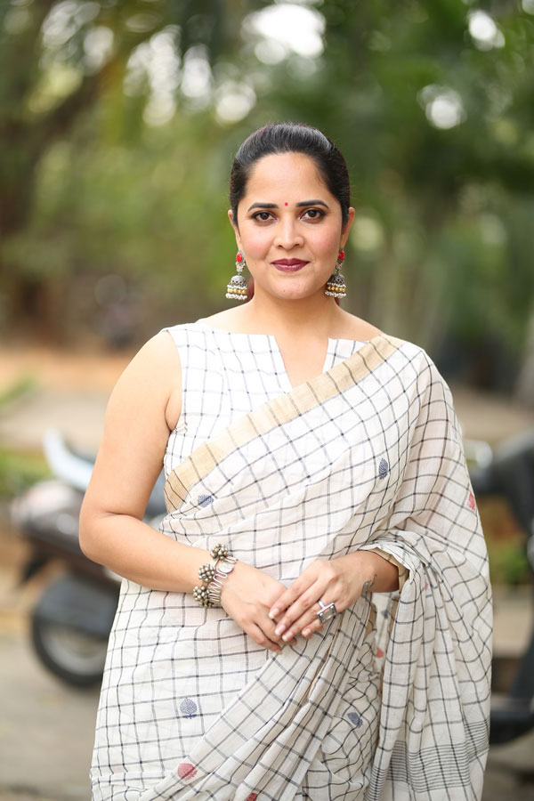 anasuya-stills-4-7.jpg