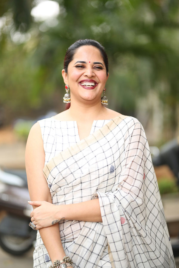 anasuya-stills-4-9.jpg