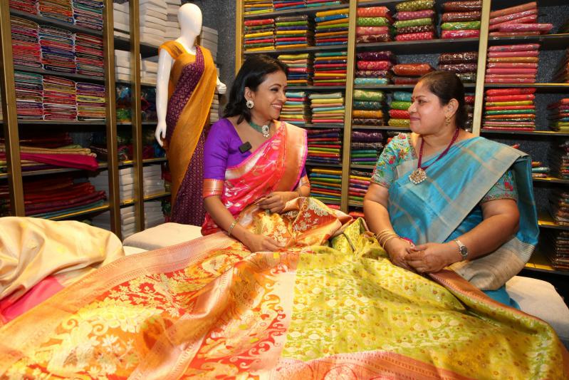 anchor-suma-inauguration-kancheepuram-haripriya-silks-14.jpg
