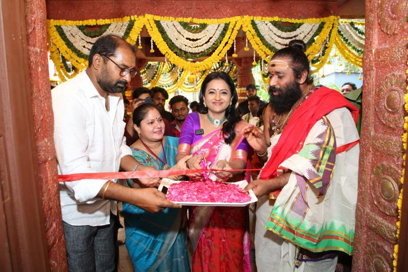 anchor-suma-inauguration-kancheepuram-haripriya-silks-17.jpg