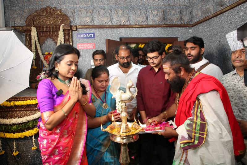 anchor-suma-inauguration-kancheepuram-haripriya-silks-19.jpg