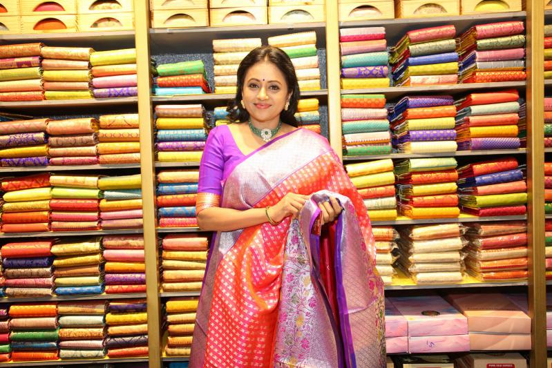 anchor-suma-inauguration-kancheepuram-haripriya-silks-2.jpg