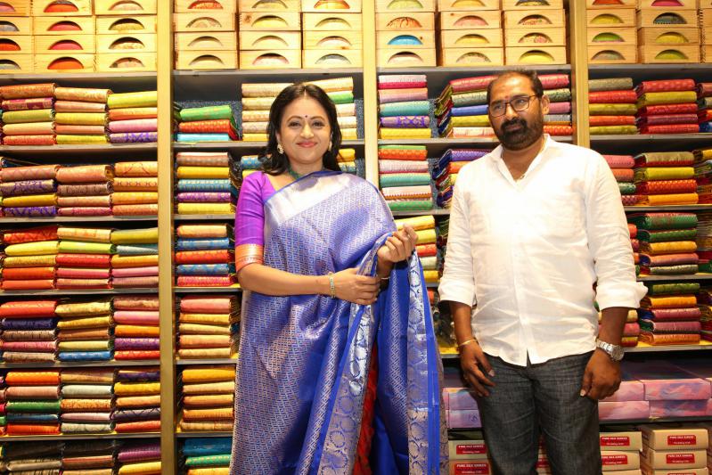 anchor-suma-inauguration-kancheepuram-haripriya-silks-3.jpg