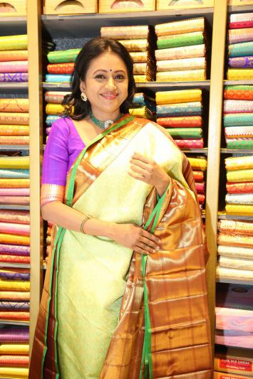 anchor-suma-inauguration-kancheepuram-haripriya-silks-4.jpg
