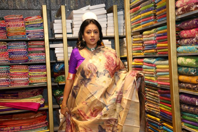 anchor-suma-inauguration-kancheepuram-haripriya-silks-9.jpg