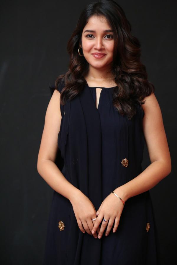 anika-surendran-stills-2-11.jpg