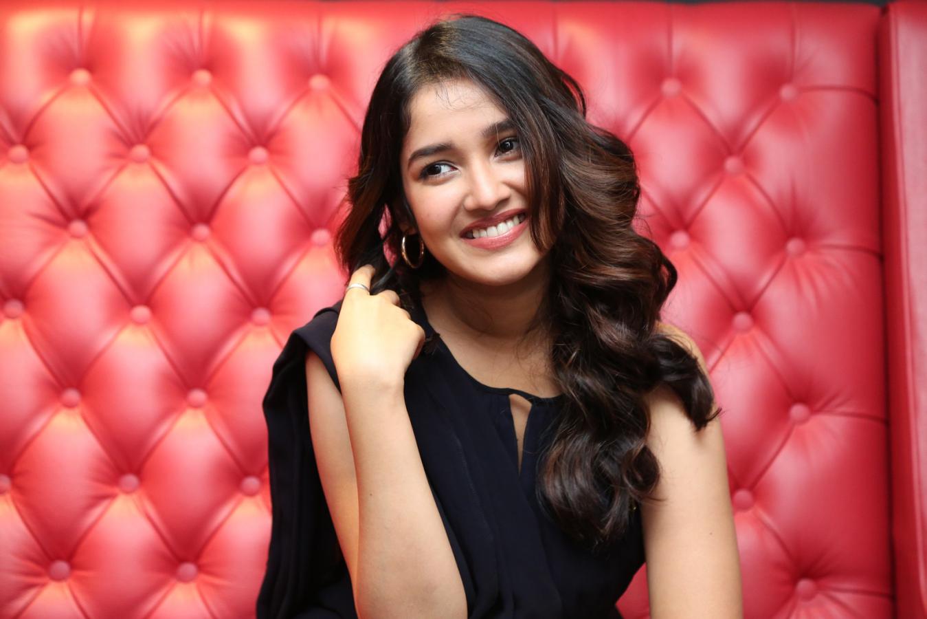 anika-surendran-stills-2-2.jpg