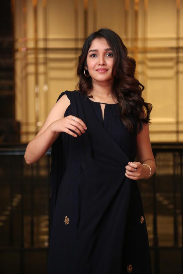 anika-surendran-stills-2-7.jpg