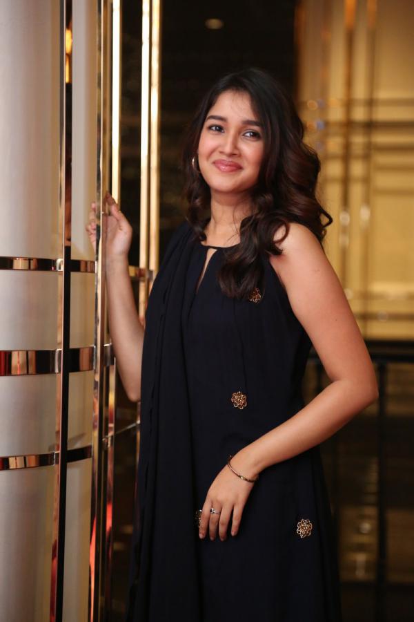 anika-surendran-stills-2-9.jpg