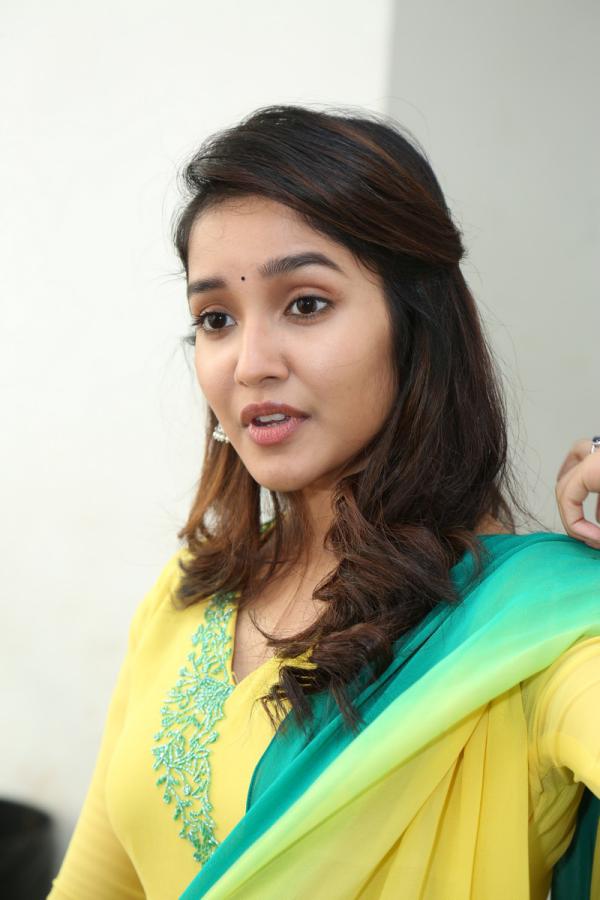 anika-surendran-stills-3.jpg