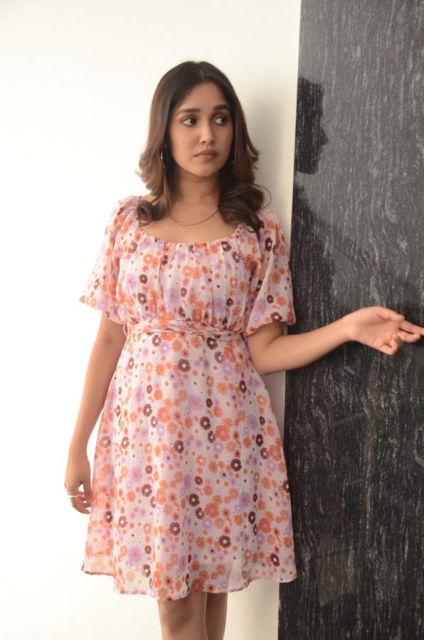 anika-surendran-stills-4-12.jpg