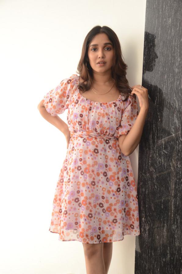 anika-surendran-stills-4-16.jpg
