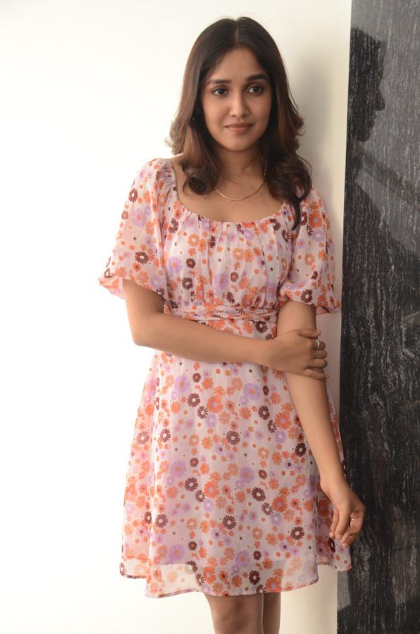 anika-surendran-stills-4-18.jpg
