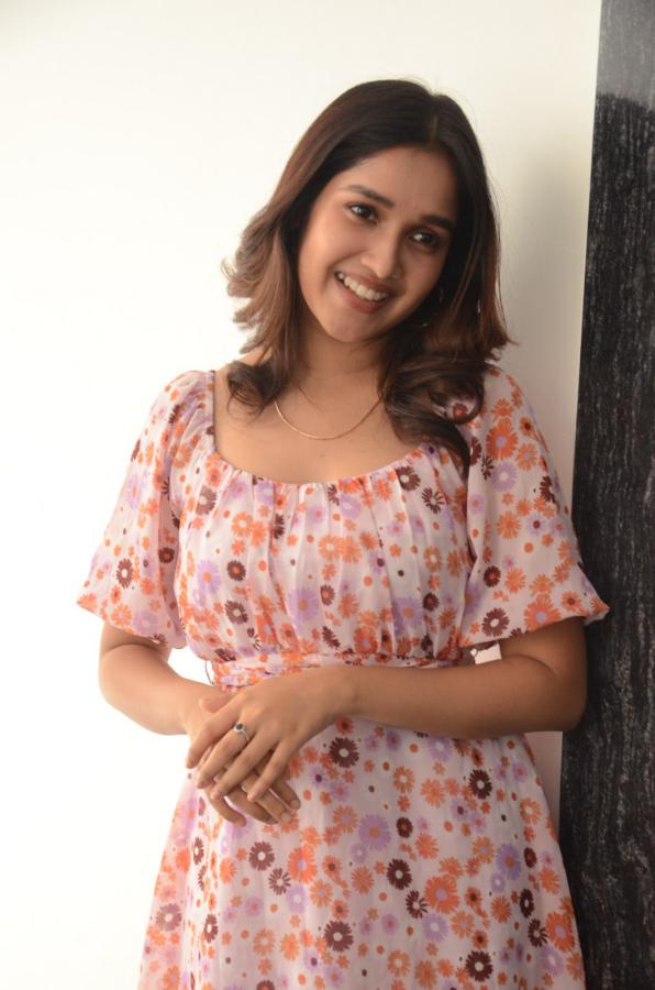 anika-surendran-stills-4-19.jpg