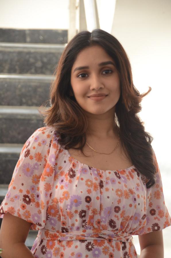 anika-surendran-stills-4-3.jpg