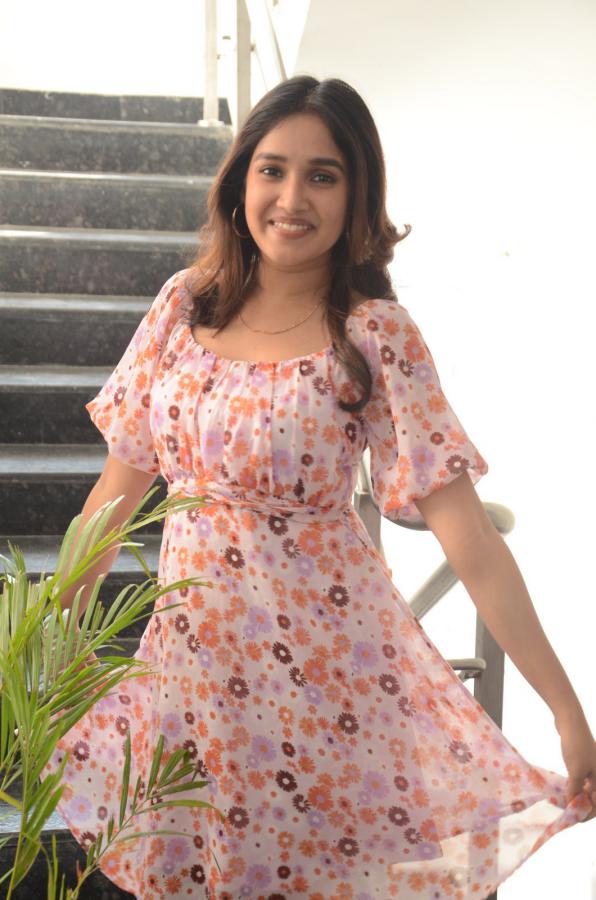 anika-surendran-stills-4-6.jpg