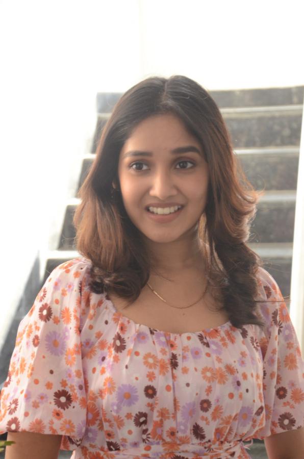 anika-surendran-stills-4-9.jpg