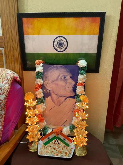 anjaiah-chowdary-lavu-felicitates-pingali-venkayyas-daughter-sitamahalakshmi-8.jpg