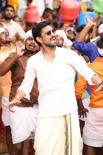anubhavinchu-raja-movie-stills-2.jpg