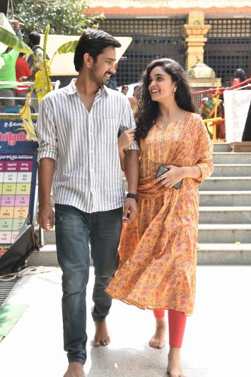 anubhavinchu-raja-movie-stills-8.jpg