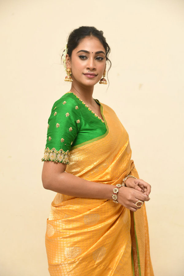 anukrithi-stills-13.jpg