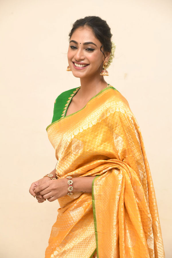 anukrithi-stills-15.jpg