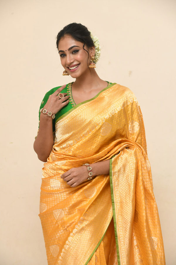 anukrithi-stills-7.jpg