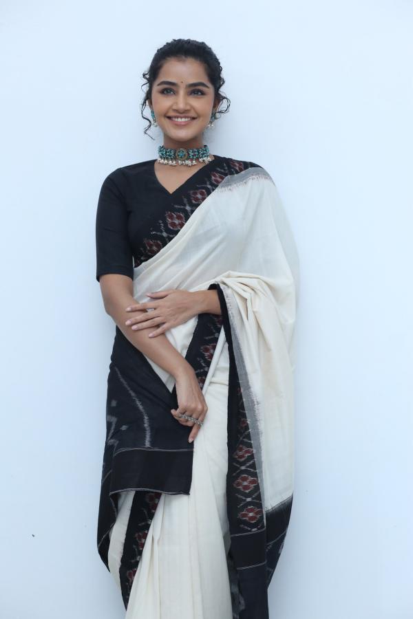 anupama-parameswaran-new-stills-10.jpg