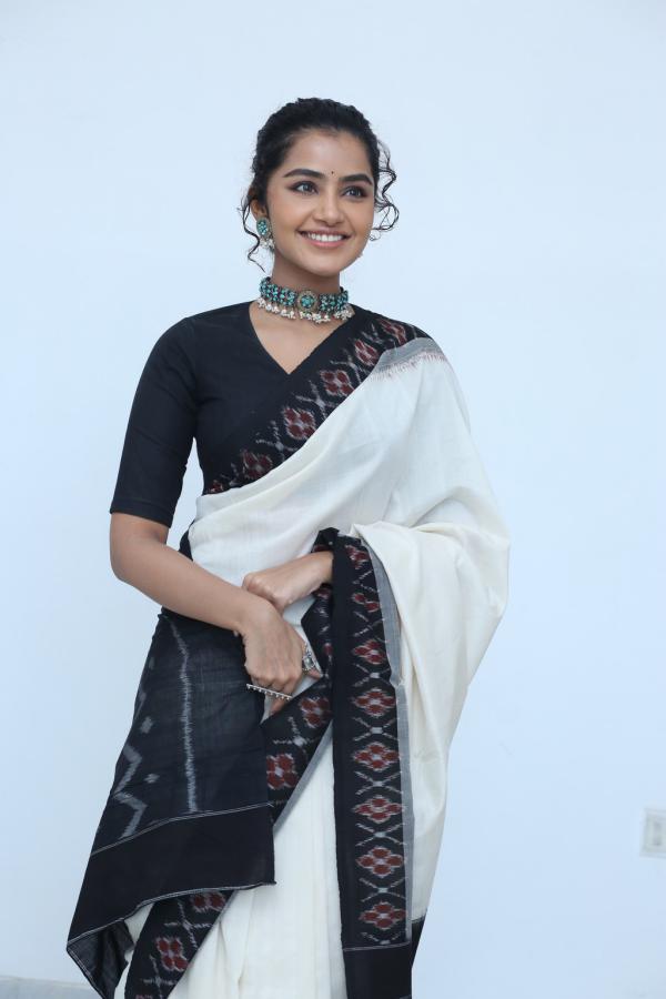 anupama-parameswaran-new-stills-12.jpg