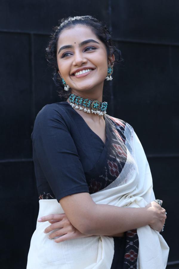 anupama-parameswaran-new-stills-3.jpg
