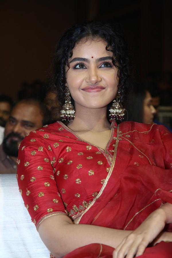 anupama-parameswaran-stills-5-11.jpg