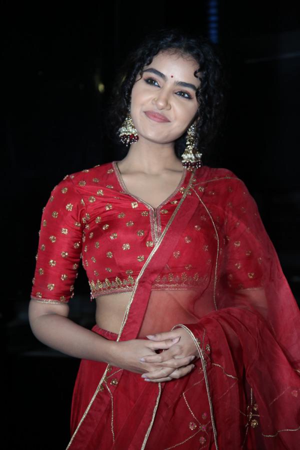 anupama-parameswaran-stills-5-16.jpg