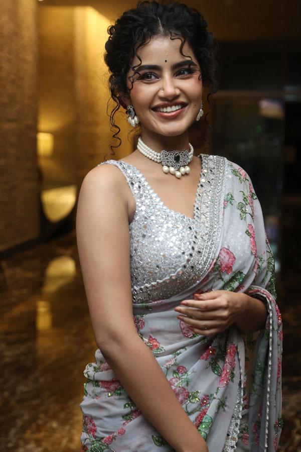 anupama-parameswaran-stills-8-12.jpg